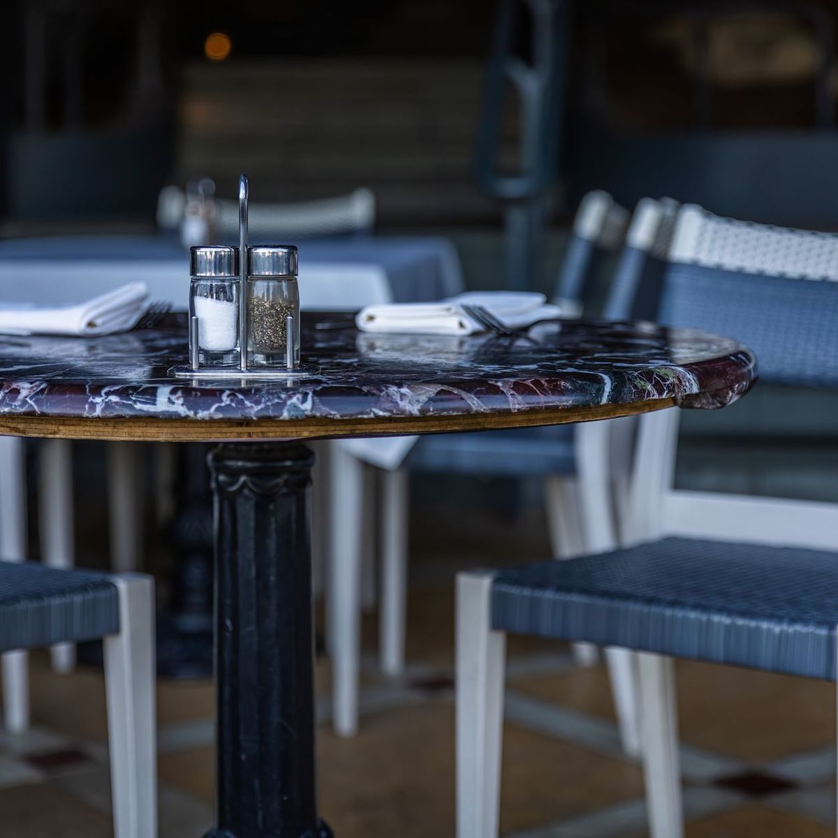 Nakryty stół w restauracji CrystalVertex